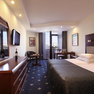 Deluxe Connecting Twin Room